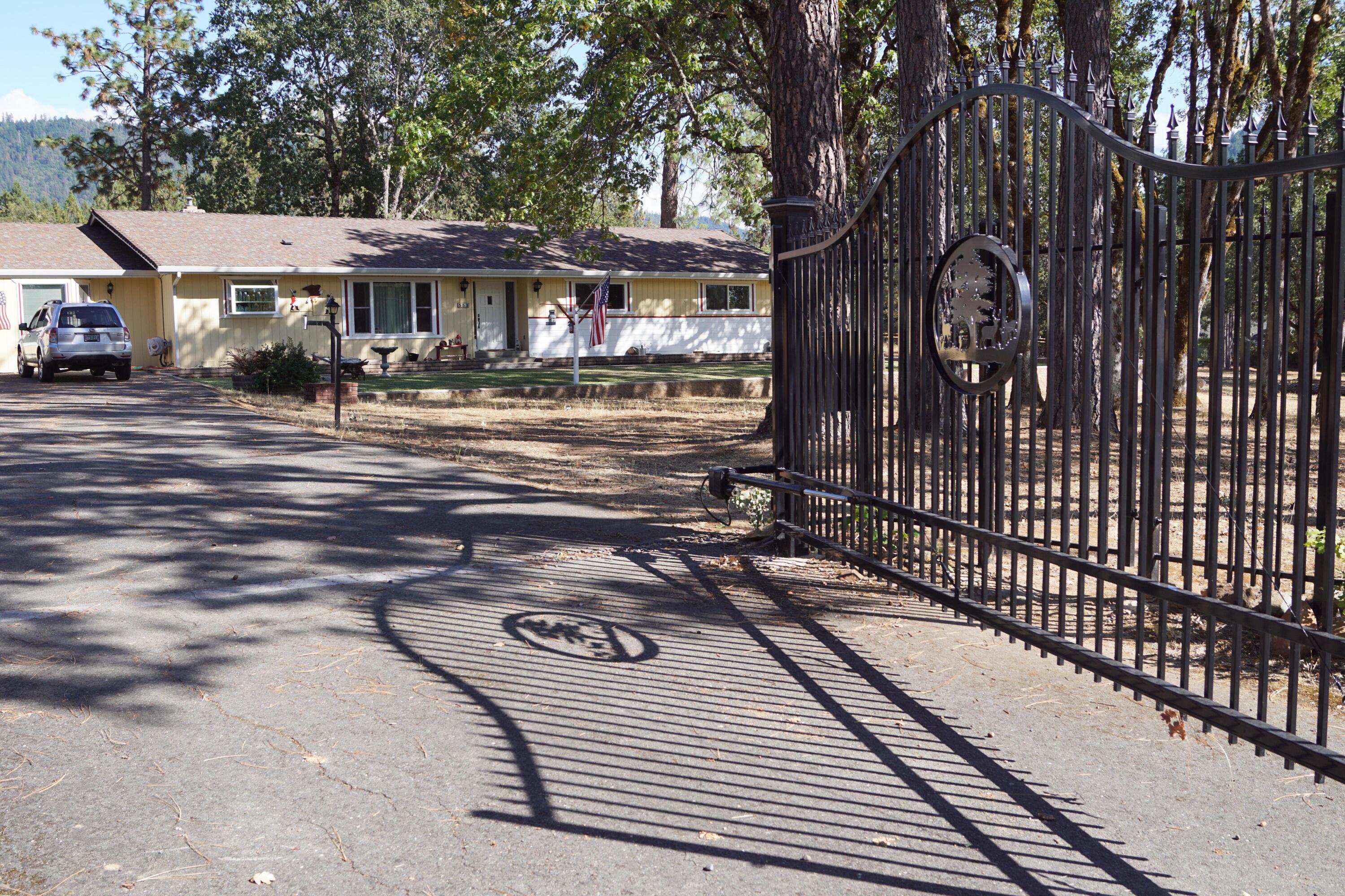 553 Soldier Creek Road Grants Pass, OR 97526 - Photo 2 of 41 2 FRONT OPEN GATE