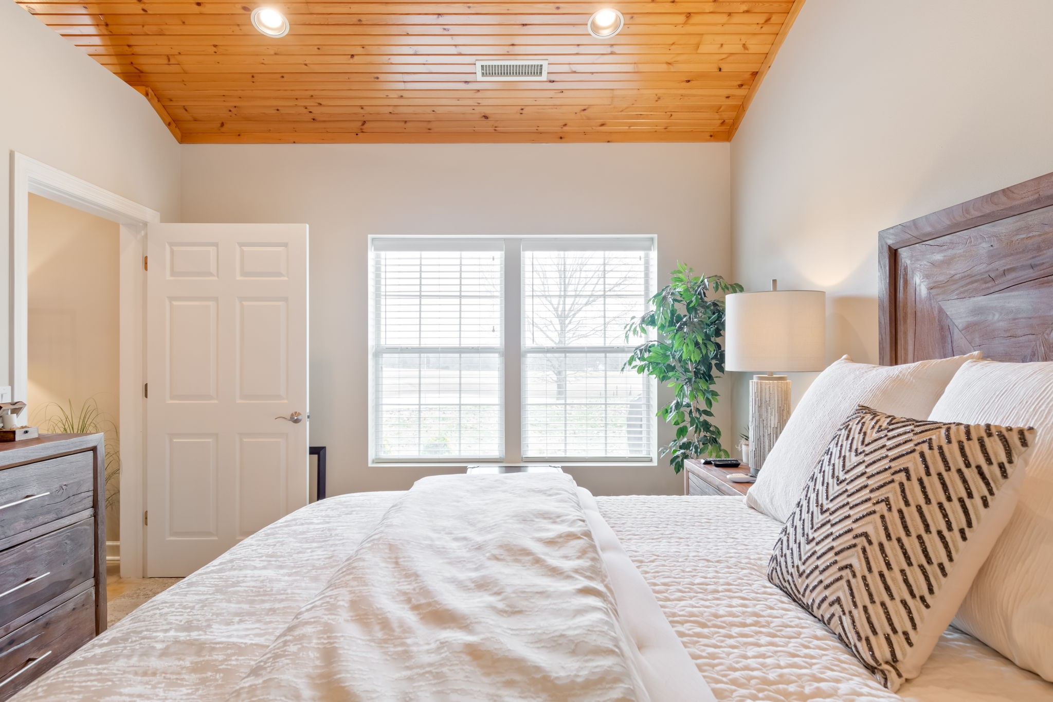 3100 Floyd Road Eagleville, TN 37060 - Photo 44 of 63 a bedroom with a bed and a large window