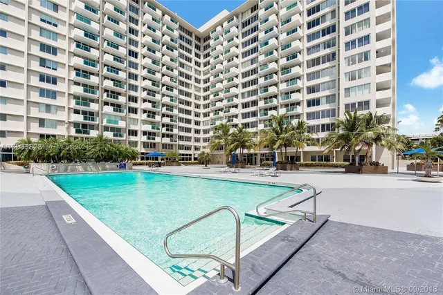 $345,000 | 1200 West Avenue, Unit 919, Miami Beach, FL 33139
