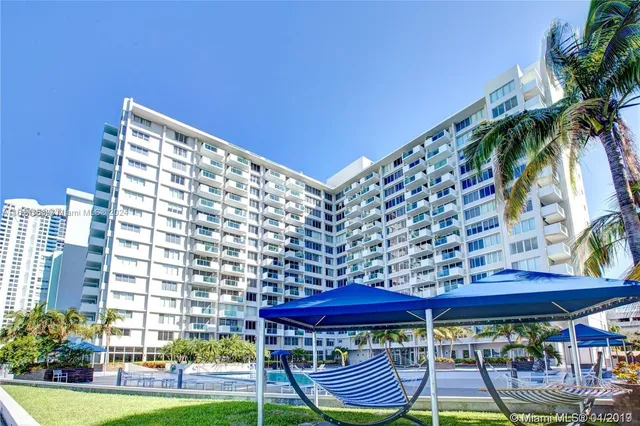 $345,000 | 1200 West Avenue, Unit 919, Miami Beach, FL 33139