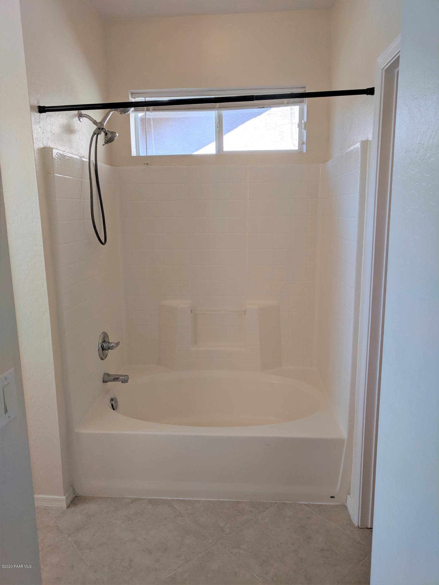 12877 East Rico Street Prescott Valley, AZ 86327 - Photo 19 of 33 Master Bath Tub