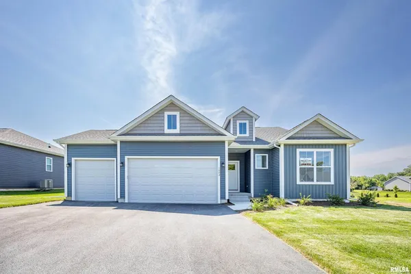 $485,990 | 8 Faiths Way, Bettendorf, IA 52722