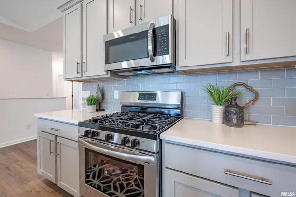 $485,990 | 8 Faiths Way, Bettendorf, IA 52722