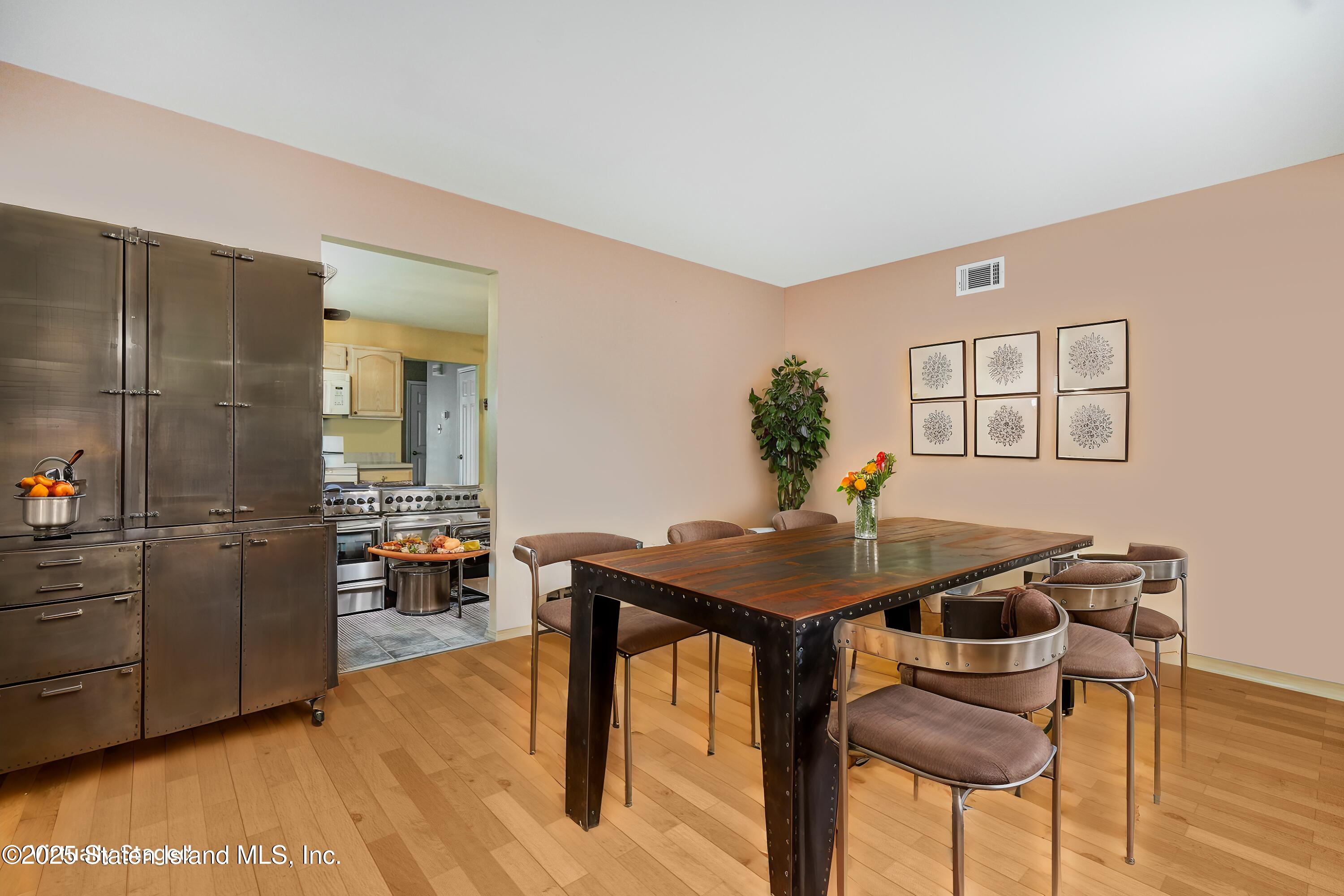 102 Mallow Street Staten Island, NY 10309 - Photo 11 of 33 Photo Mar 10 2025, 2 01 21 PM