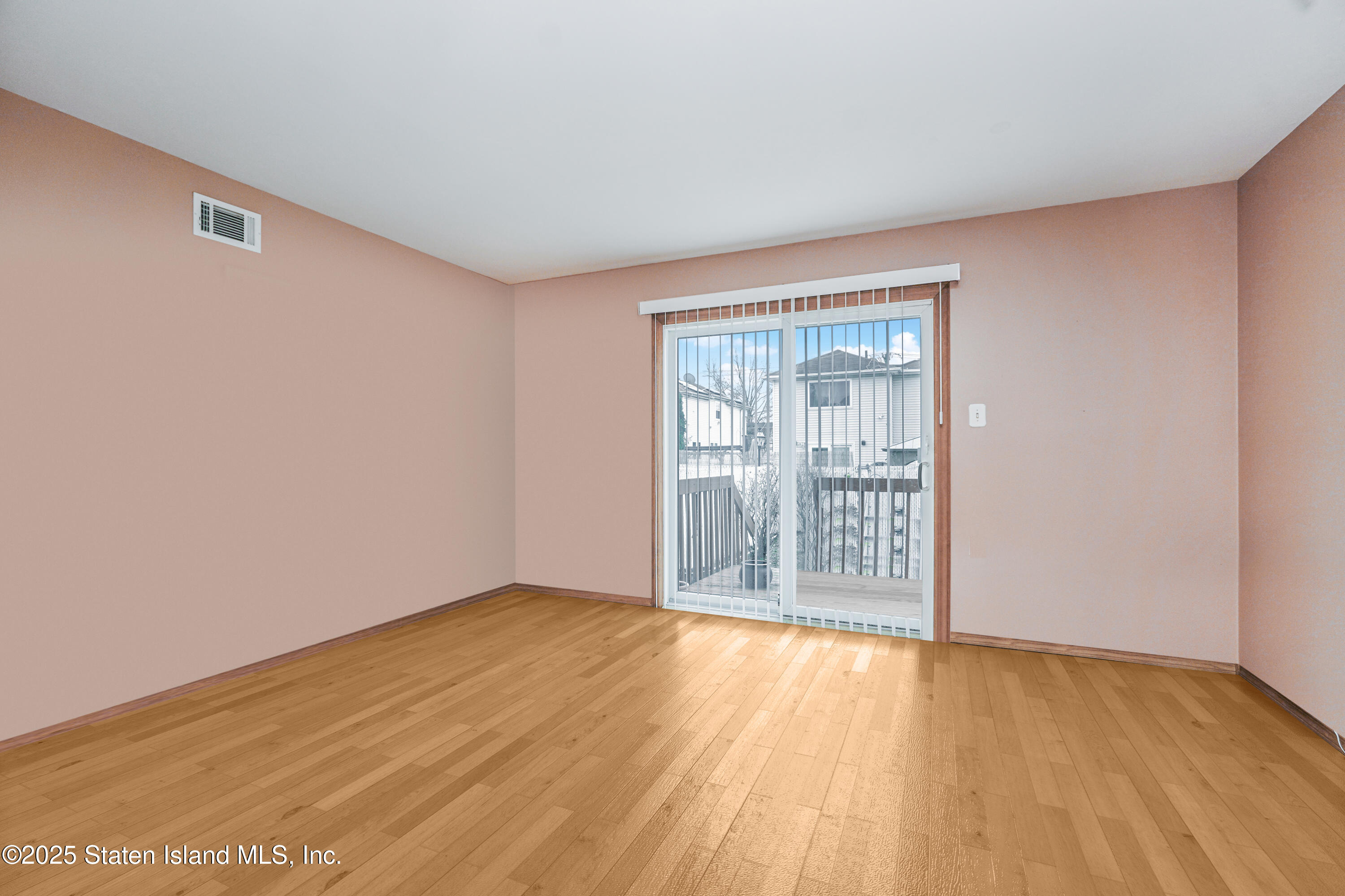 102 Mallow Street Staten Island, NY 10309 - Photo 12 of 33 Photo Mar 07 2025, 3 43 01 AM