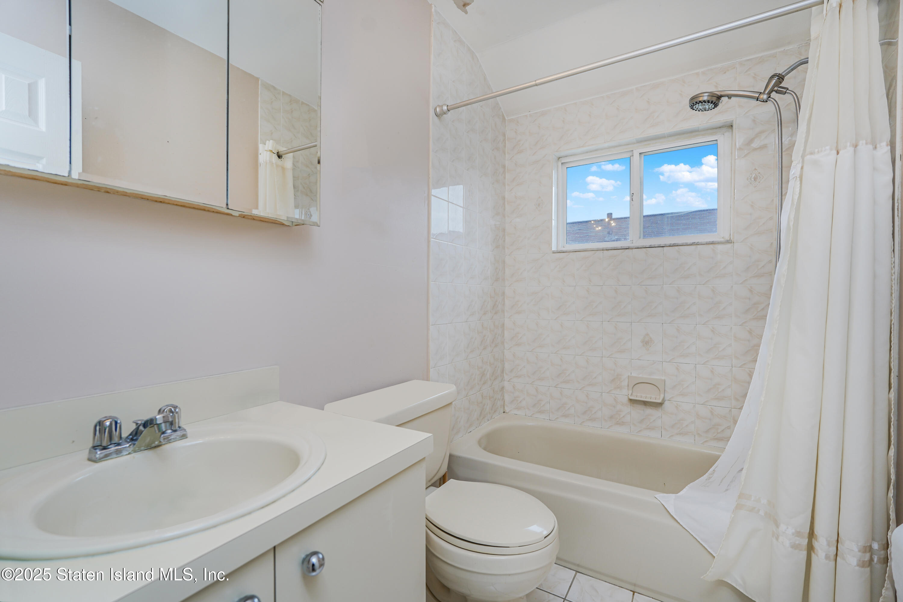 102 Mallow Street Staten Island, NY 10309 - Photo 15 of 33 Photo Mar 07 2025, 3 38 27 AM