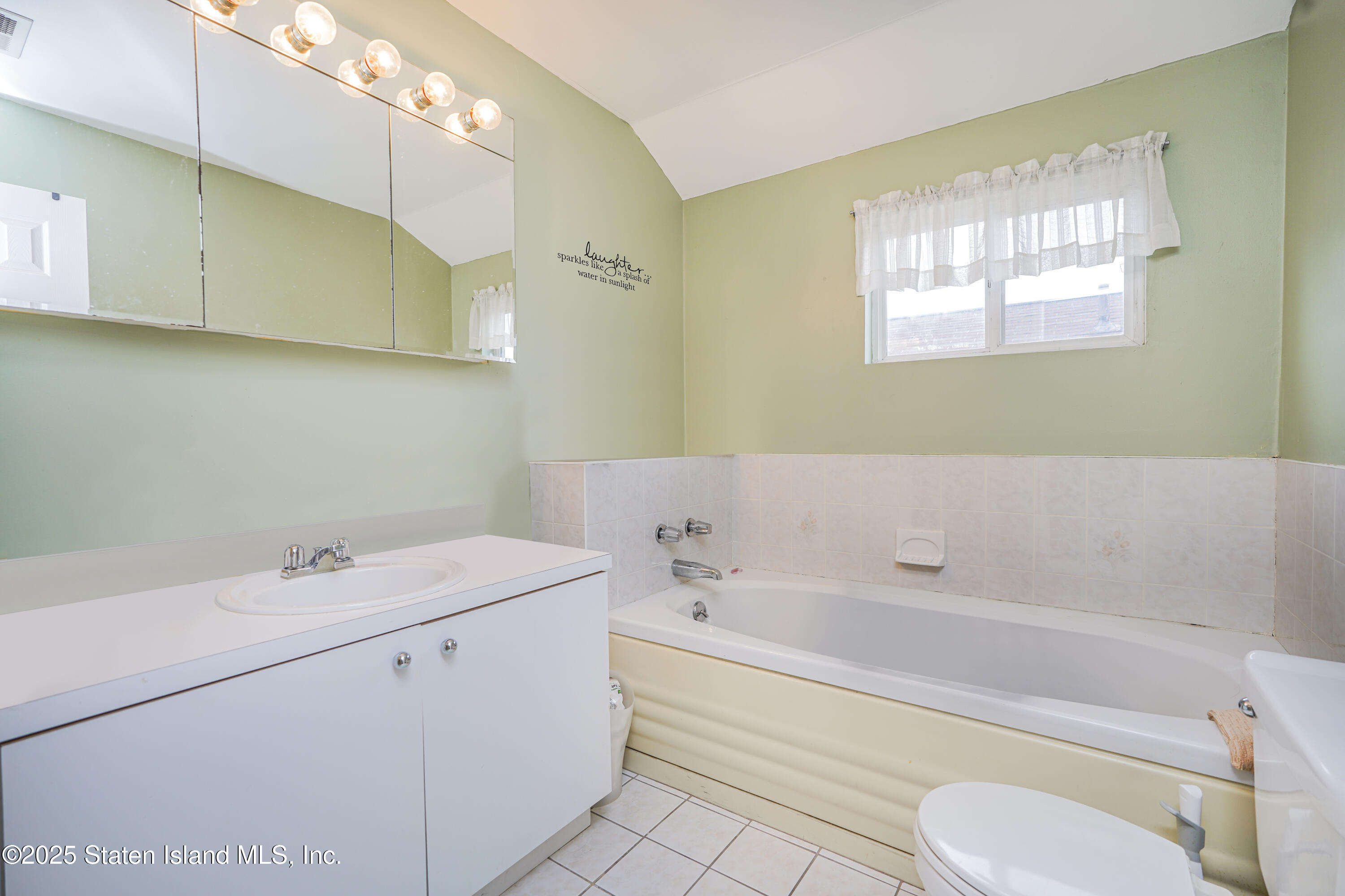 102 Mallow Street Staten Island, NY 10309 - Photo 16 of 33 Photo Mar 07 2025, 3 38 37 AM