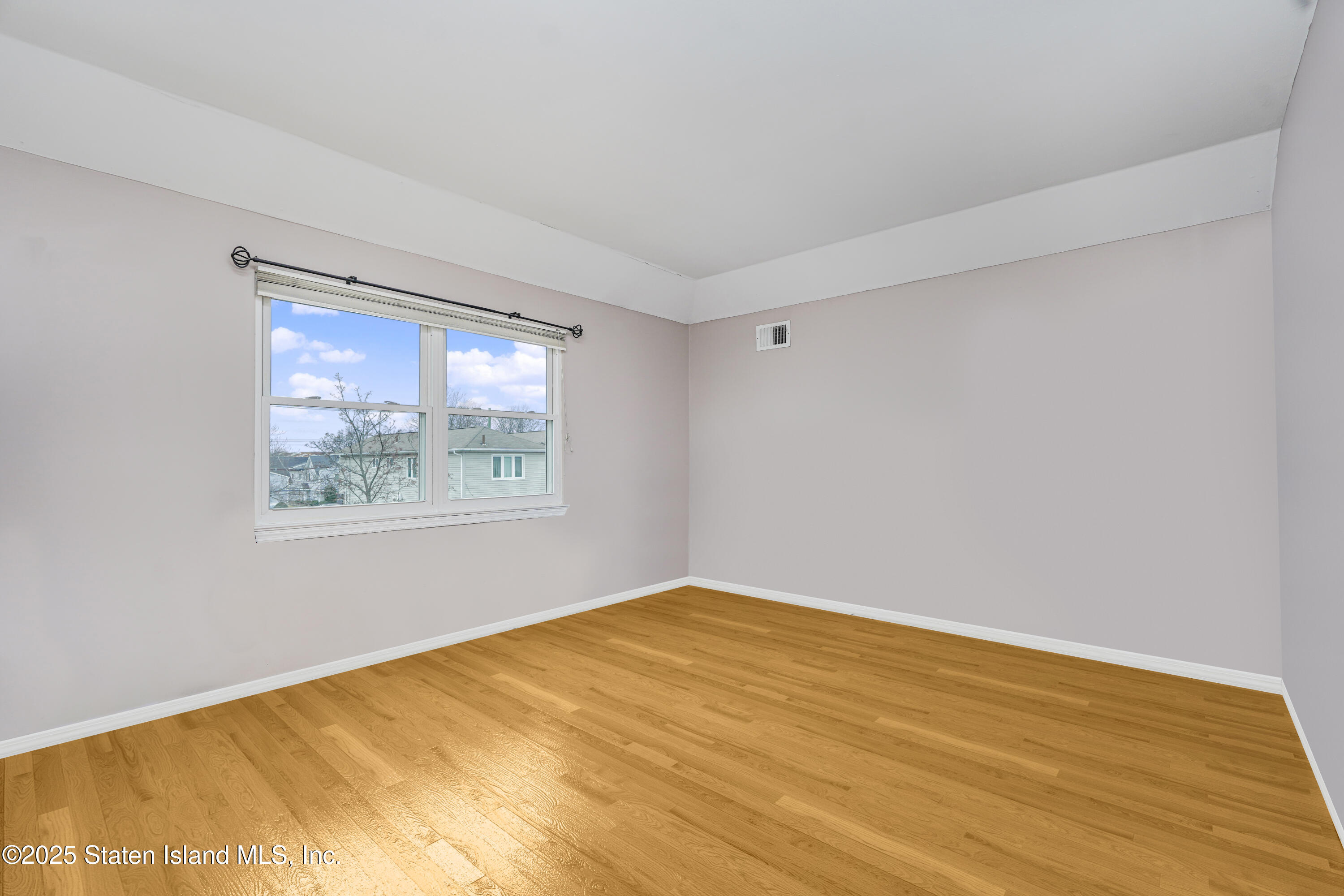 102 Mallow Street Staten Island, NY 10309 - Photo 19 of 33 Photo Mar 07 2025, 3 39 31 AM