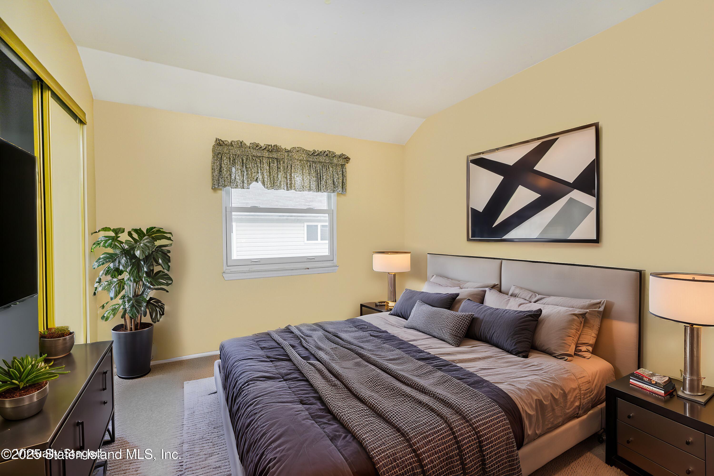 102 Mallow Street Staten Island, NY 10309 - Photo 20 of 33 Photo Mar 10 2025, 2 01 21 PM (5)