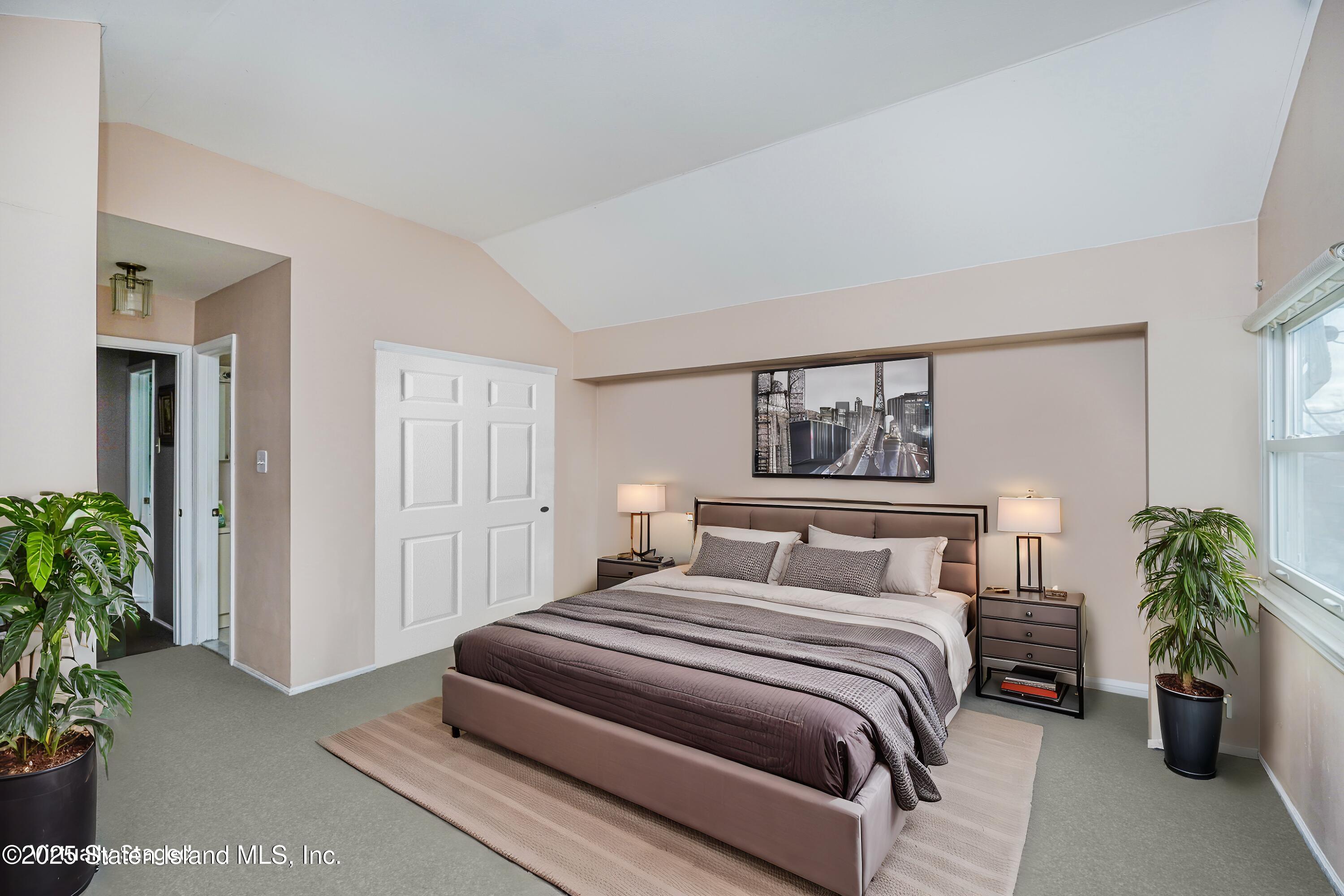 102 Mallow Street Staten Island, NY 10309 - Photo 23 of 33 Photo Mar 10 2025, 2 01 21 PM (8)