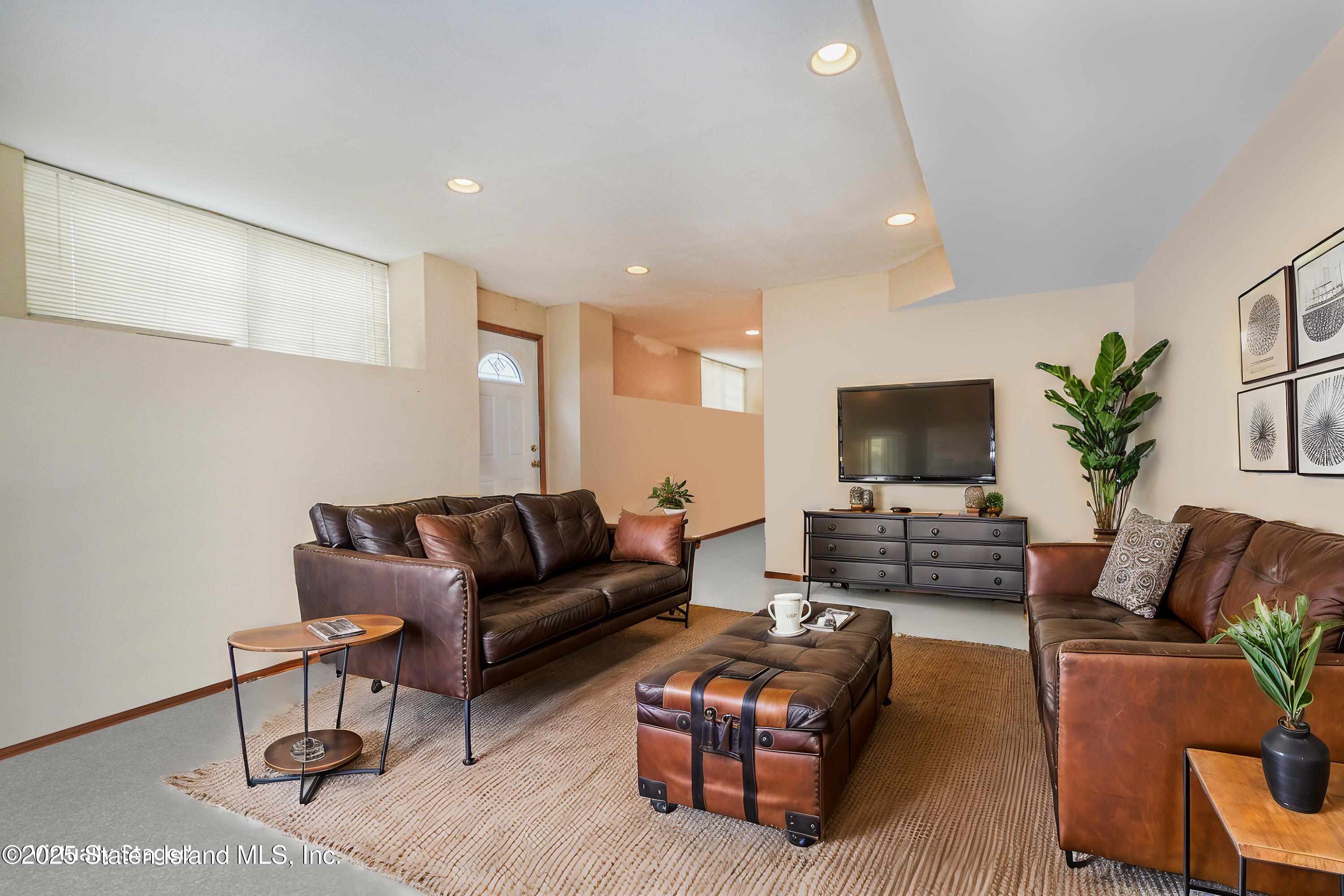 102 Mallow Street Staten Island, NY 10309 - Photo 24 of 33 Photo Mar 10 2025, 2 01 21 PM (3)