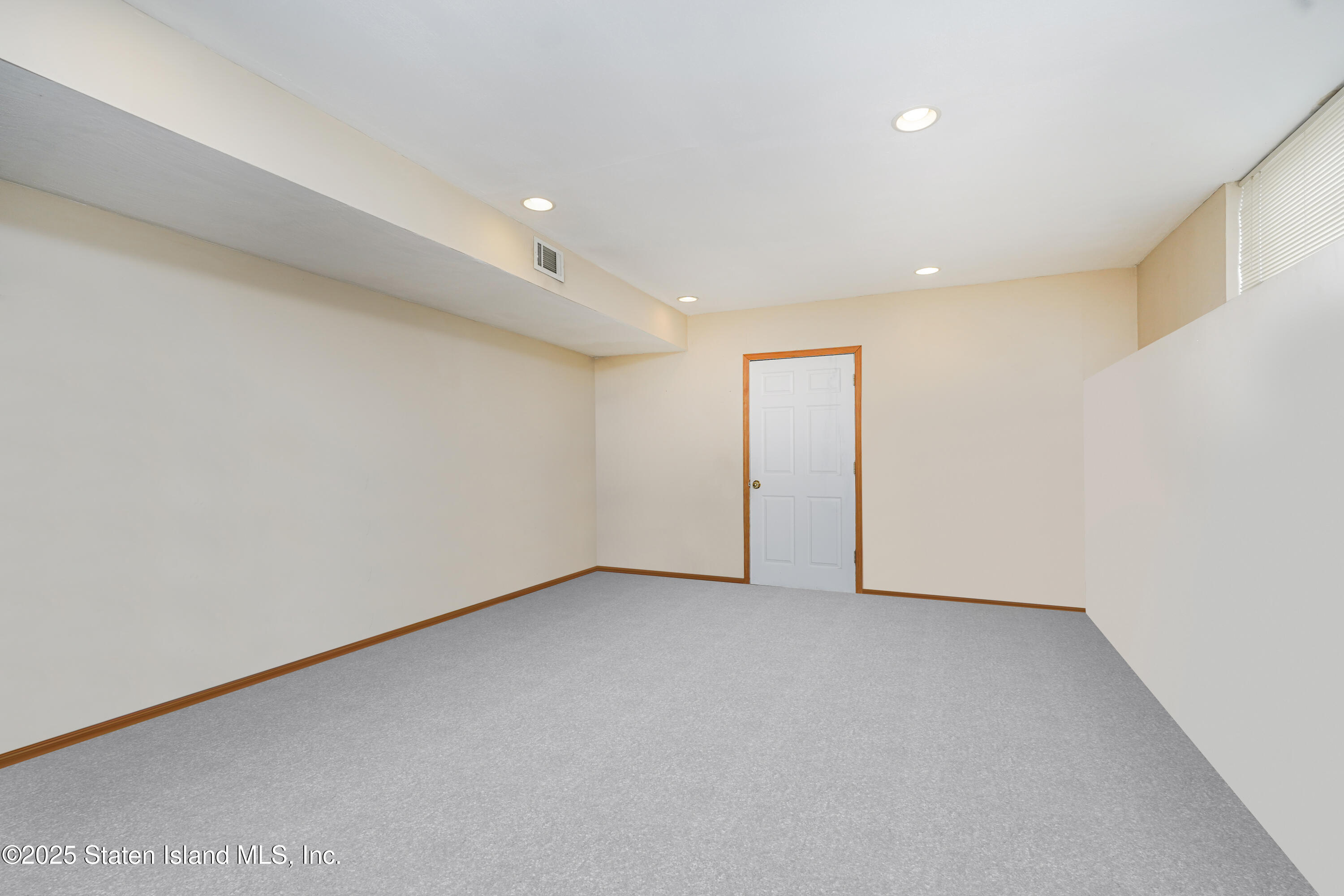 102 Mallow Street Staten Island, NY 10309 - Photo 26 of 33 Photo Mar 07 2025, 3 40 58 AM