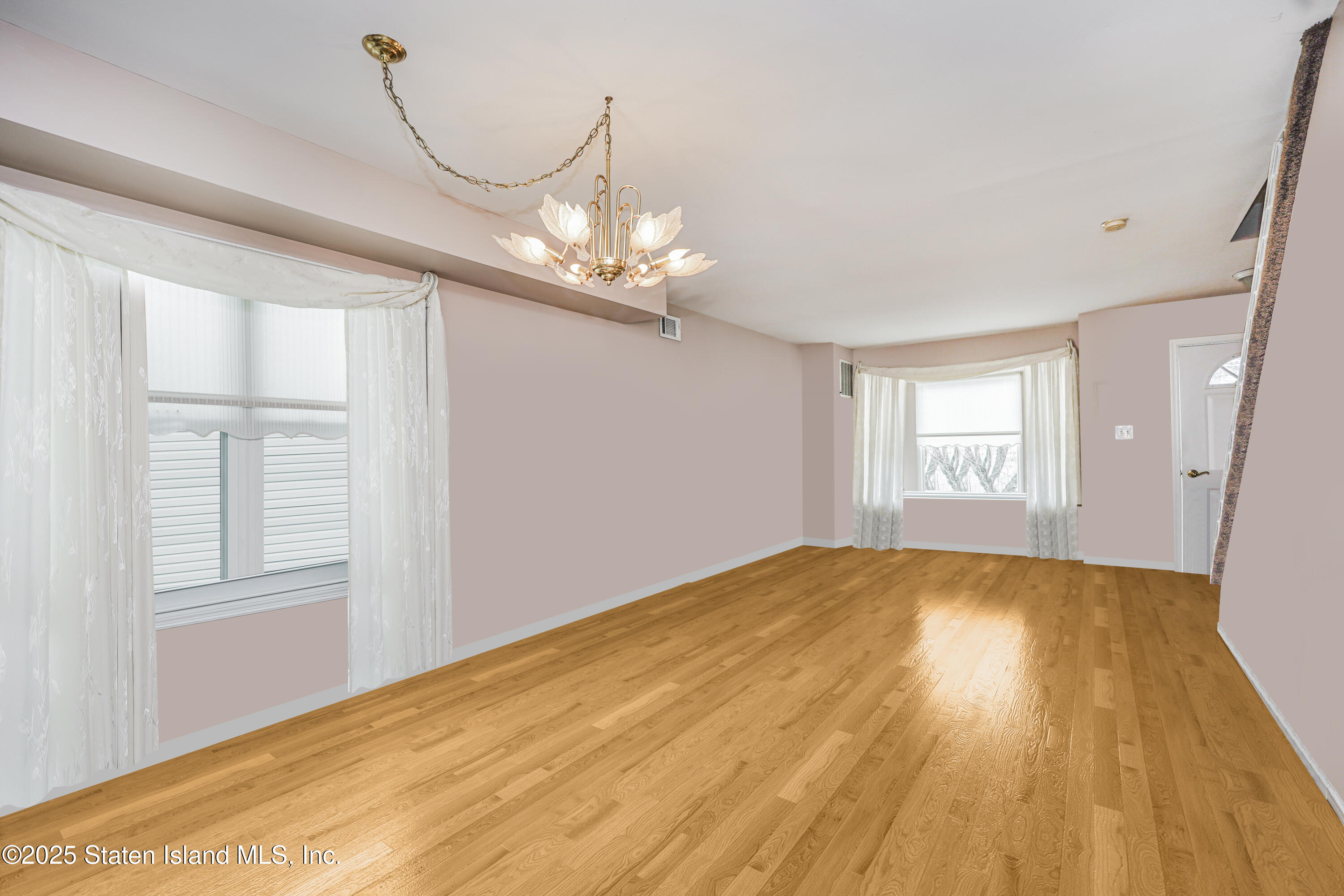 102 Mallow Street Staten Island, NY 10309 - Photo 3 of 33 Photo Mar 07 2025, 3 43 58 AM