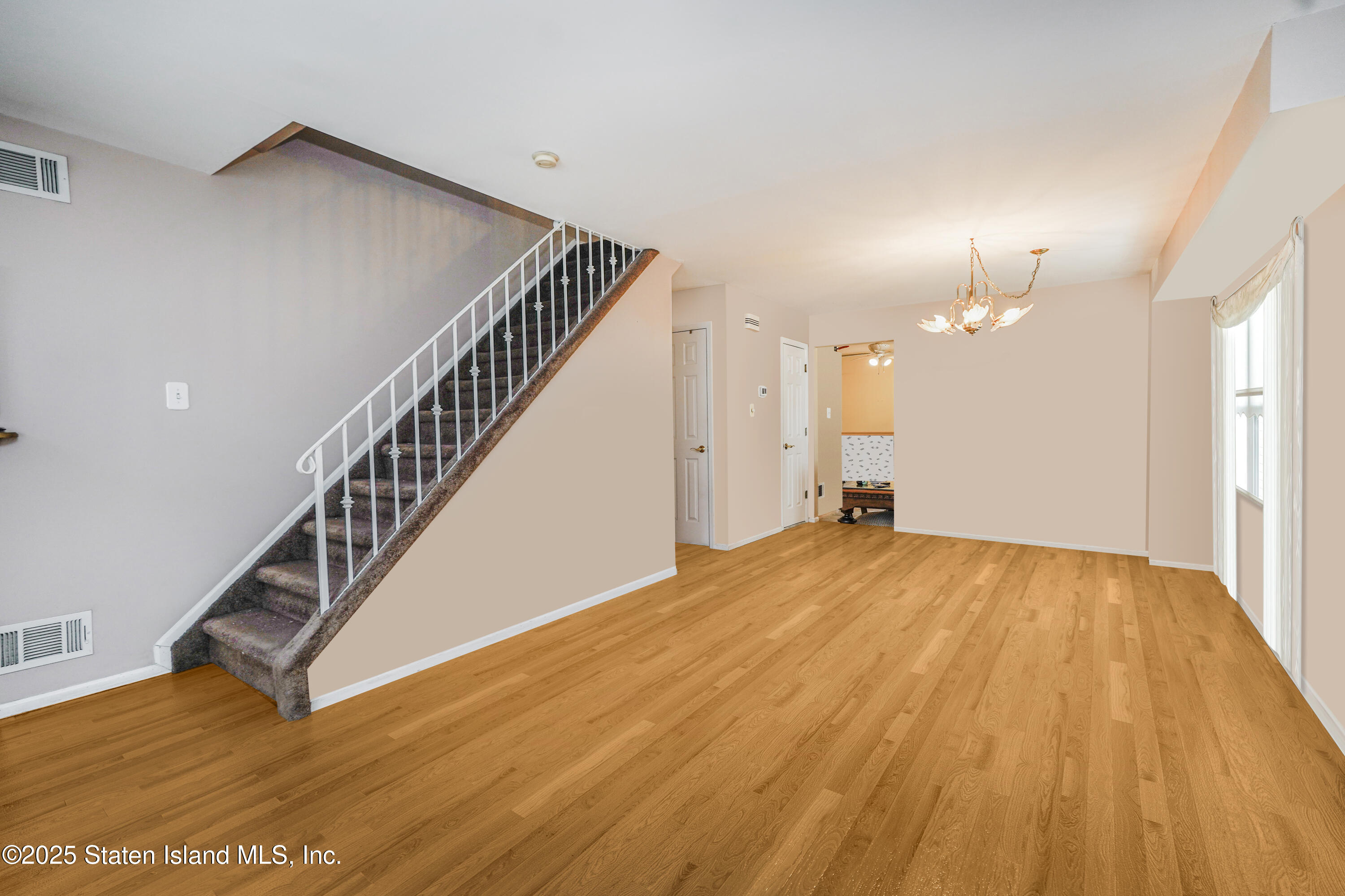 102 Mallow Street Staten Island, NY 10309 - Photo 5 of 33 Photo Mar 07 2025, 3 43 40 AM