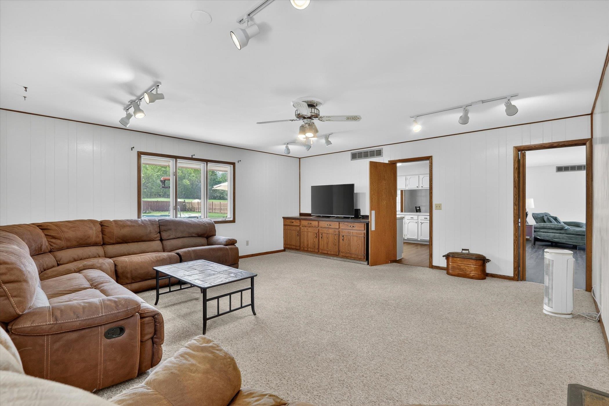 5138 East County Road South Beloit, WI 53511 - Photo 38 of 73