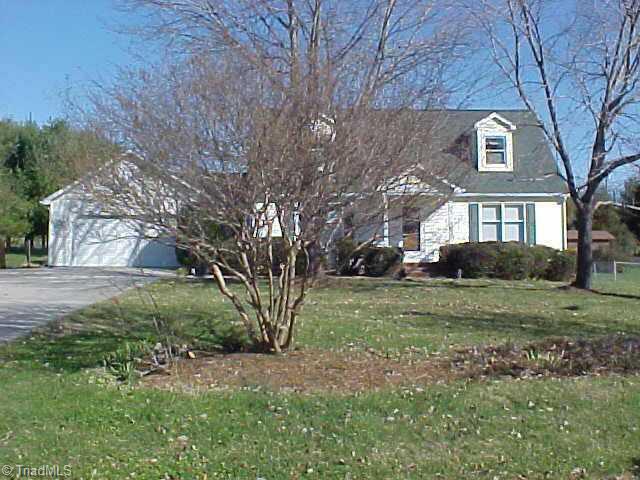 424 Heitman Road Thomasville, NC 27360 - Photo 1 of 9 Exterior Front.