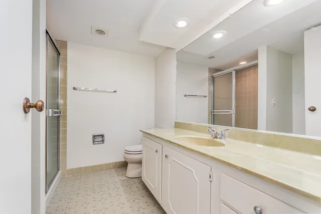 $179,900 | 740 St Andrews Lane, Unit 21, Crystal Lake, IL 60014