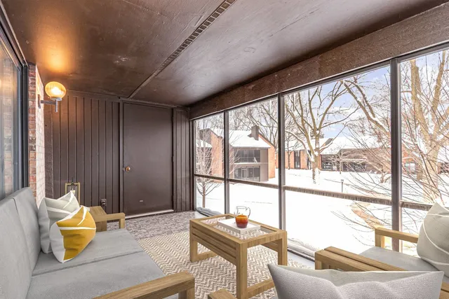 $179,900 | 740 St Andrews Lane, Unit 21, Crystal Lake, IL 60014