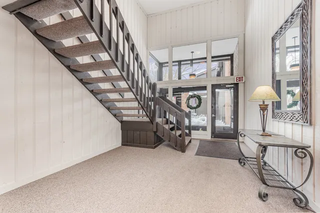 $179,900 | 740 St Andrews Lane, Unit 21, Crystal Lake, IL 60014