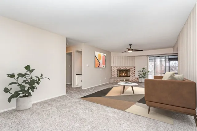 $179,900 | 740 St Andrews Lane, Unit 21, Crystal Lake, IL 60014