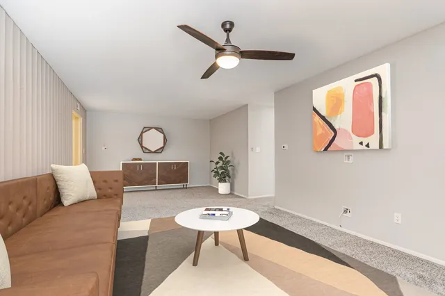 $179,900 | 740 St Andrews Lane, Unit 21, Crystal Lake, IL 60014