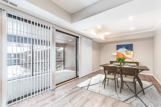 $179,900 | 740 St Andrews Lane, Unit 21, Crystal Lake, IL 60014