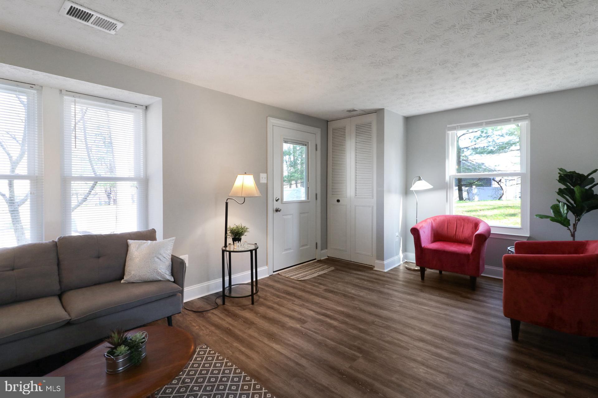 1115 Sandy Hollow Court Silver Spring, MD 20905 - Photo 5 of 24 Front entrance to living room