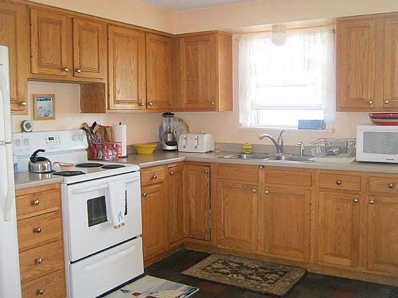 35 Major Arnold Road Narragansett, RI 02882 - Photo 9 of 14 Kitchen.