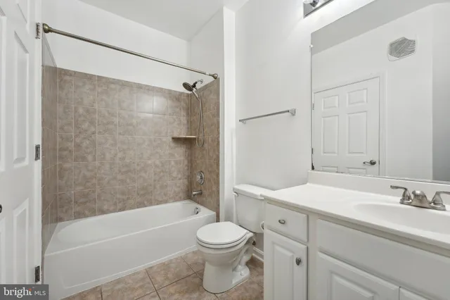 $1,950 | 21216 McFadden Square, Unit 206, Sterling, VA 20165