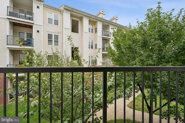 $1,950 | 21216 McFadden Square, Unit 206, Sterling, VA 20165