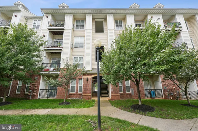 $1,950 | 21216 McFadden Square, Unit 206, Sterling, VA 20165