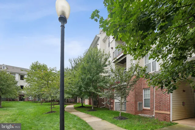 $1,950 | 21216 McFadden Square, Unit 206, Sterling, VA 20165