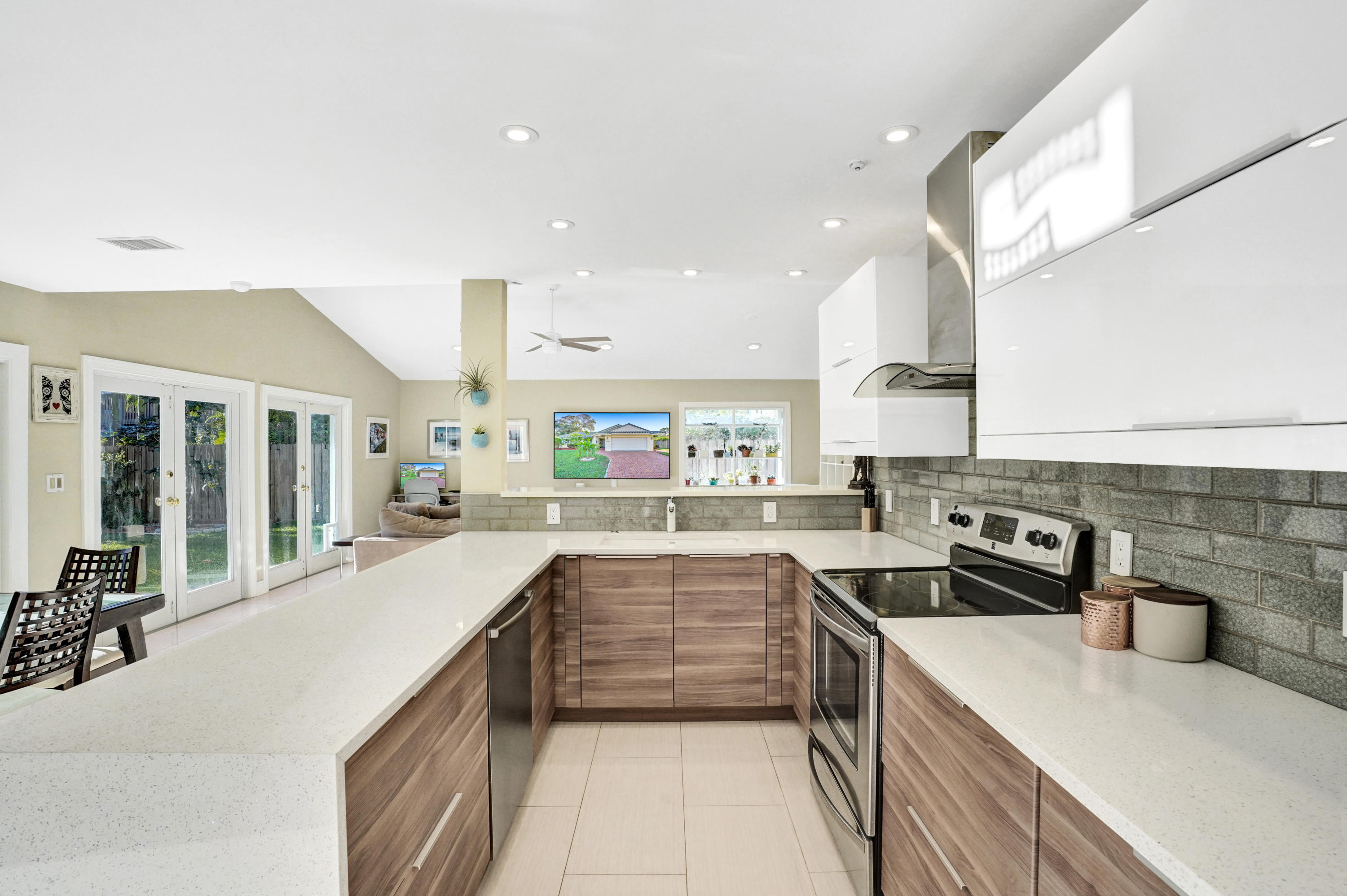 2422 Northwest 29th Road Boca Raton, FL 33431 - Photo 7 of 41 DSC01477