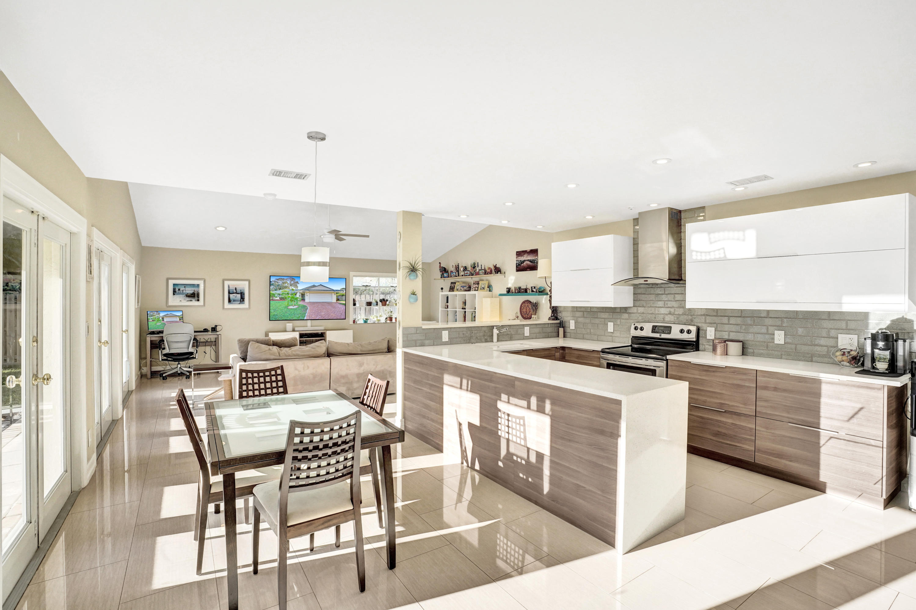 2422 Northwest 29th Road Boca Raton, FL 33431 - Photo 9 of 41 DSC01480
