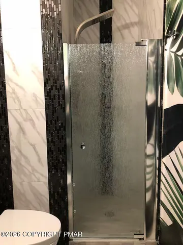 $550,000 | 275 Canterbury Road, Bushkill, PA 18324