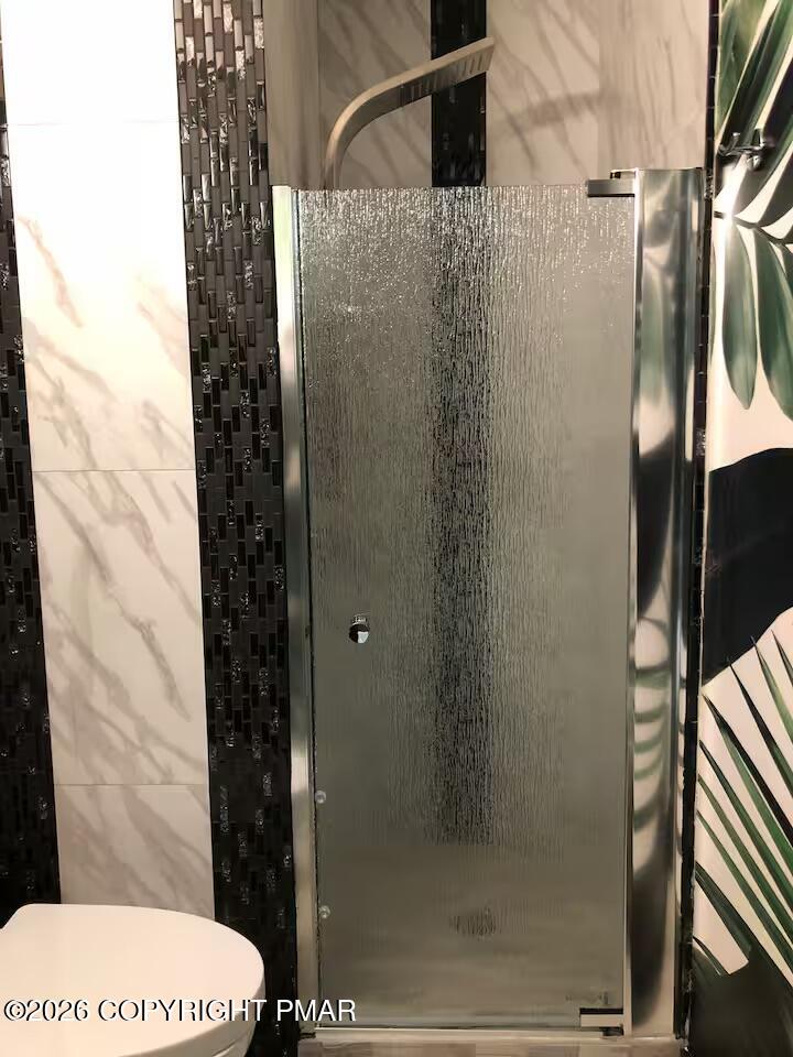 275 Canterbury Road Bushkill, PA 18324 - Photo 12 of 28 a bathroom with a toilet and a shower