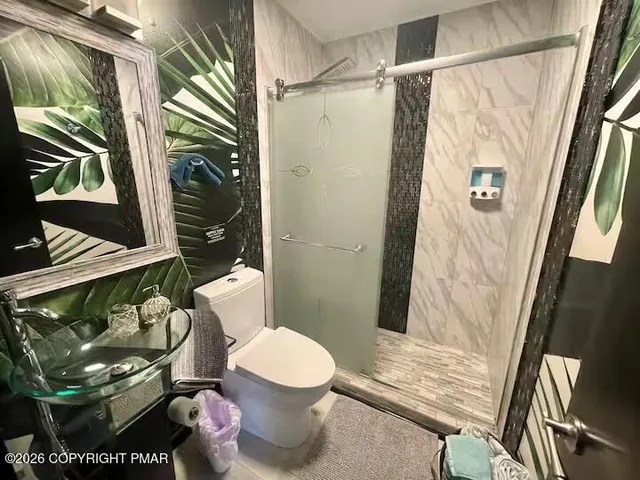 $550,000 | 275 Canterbury Road, Bushkill, PA 18324