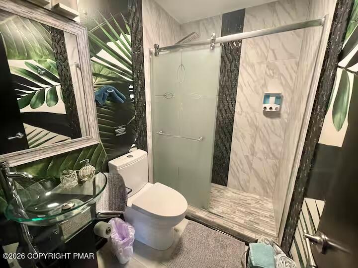 275 Canterbury Road Bushkill, PA 18324 - Photo 15 of 28 a bathroom with a toilet and shower