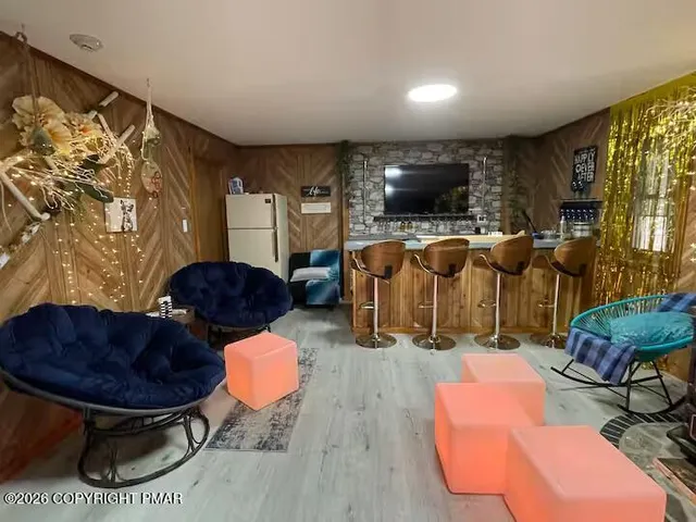 $550,000 | 275 Canterbury Road, Bushkill, PA 18324