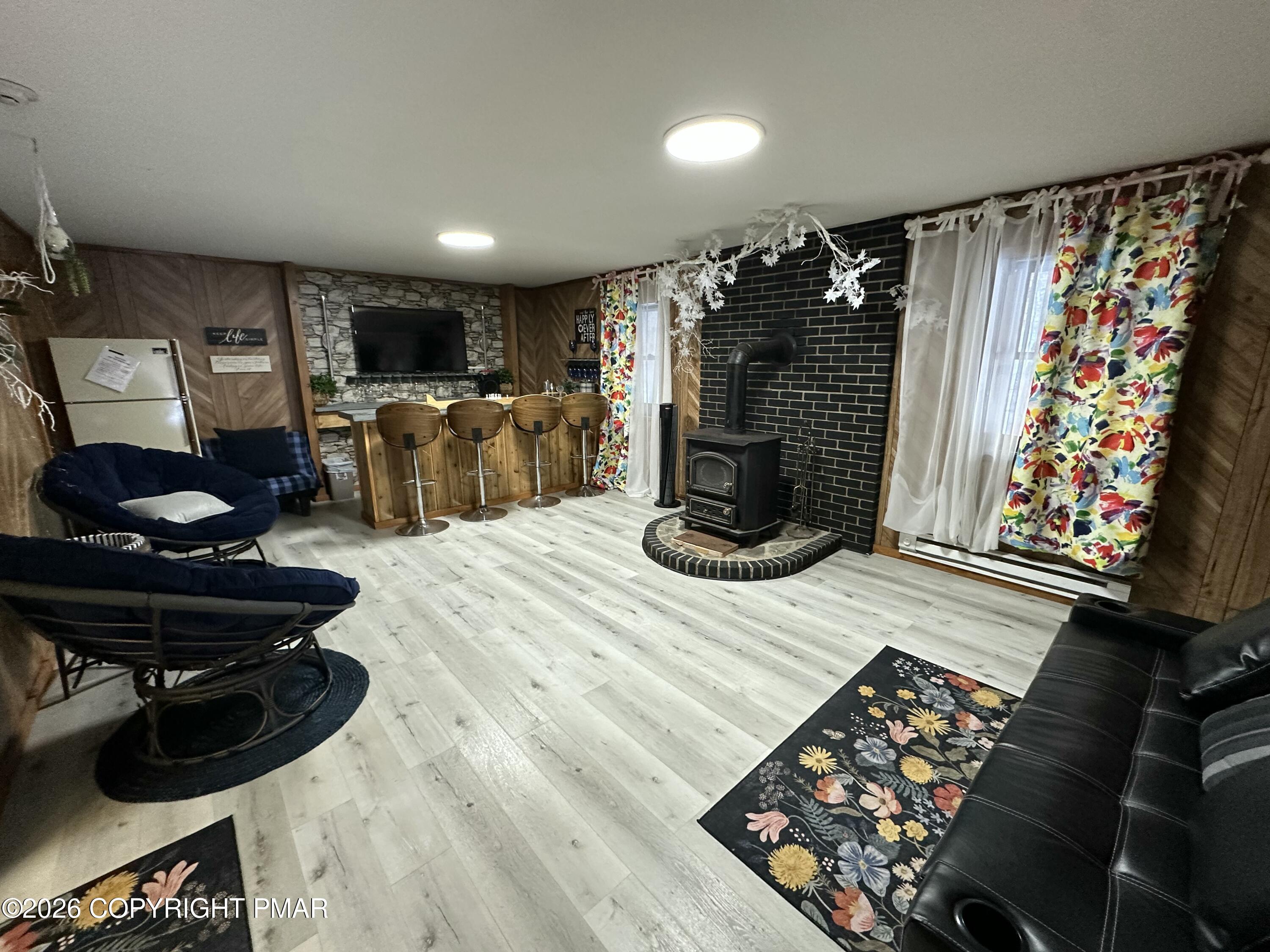 275 Canterbury Road Bushkill, PA 18324 - Photo 18 of 28 Fam room