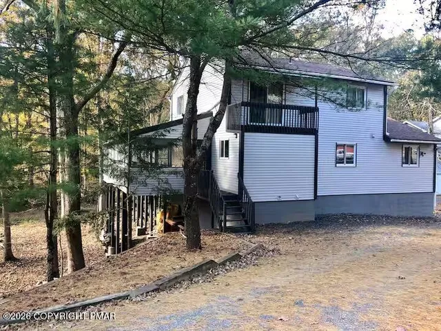 $550,000 | 275 Canterbury Road, Bushkill, PA 18324