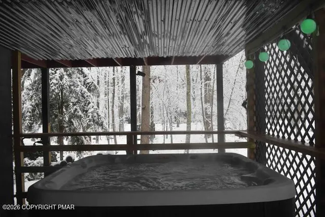 $550,000 | 275 Canterbury Road, Bushkill, PA 18324