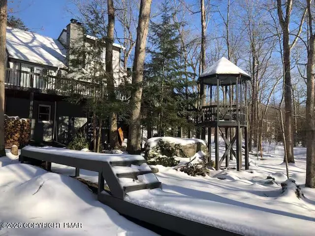 $550,000 | 275 Canterbury Road, Bushkill, PA 18324