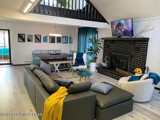 $550,000 | 275 Canterbury Road, Bushkill, PA 18324