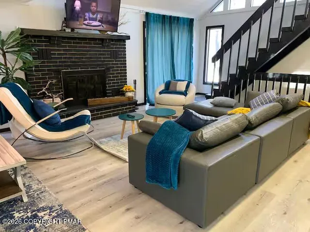 $550,000 | 275 Canterbury Road, Bushkill, PA 18324