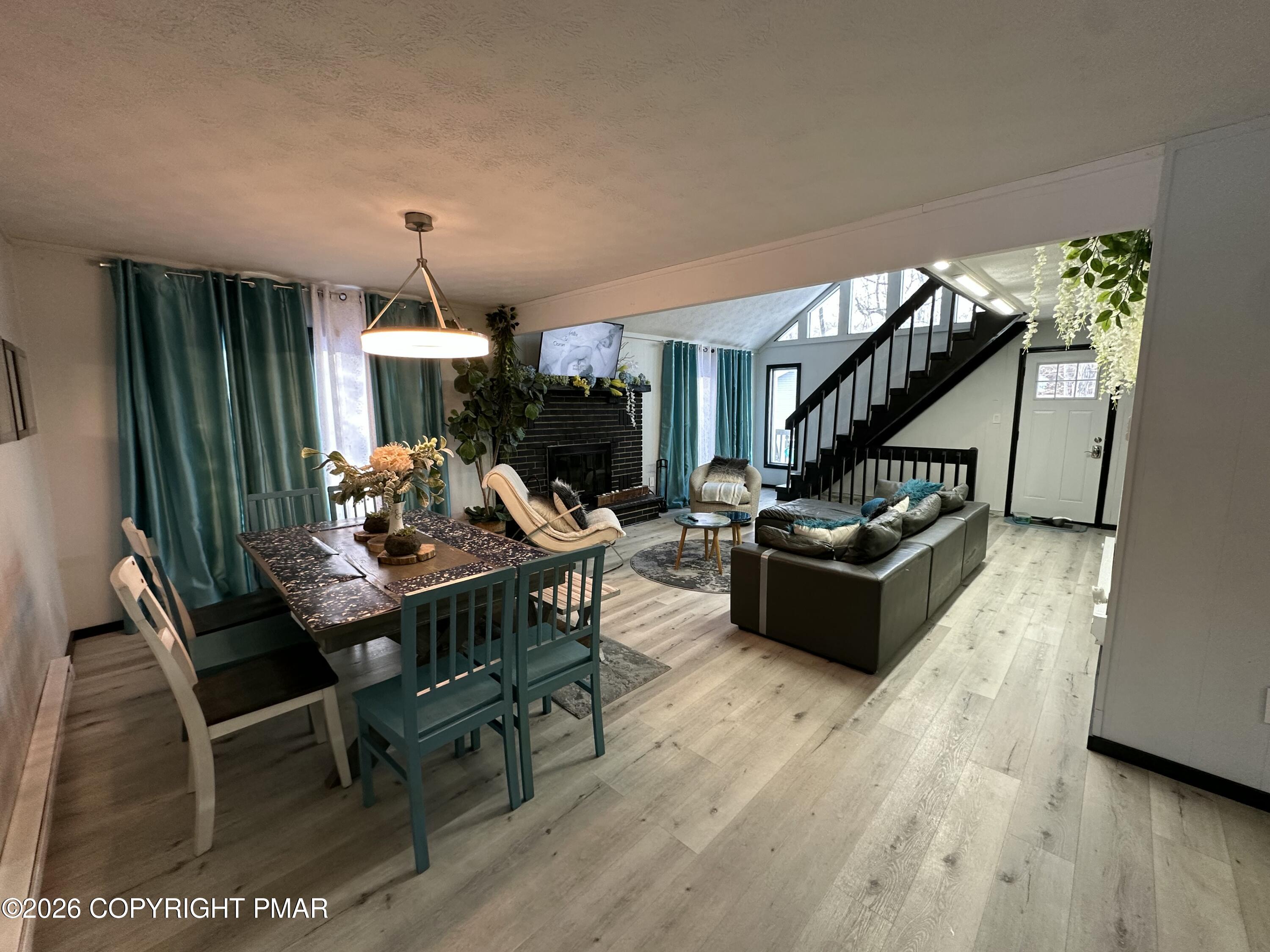 275 Canterbury Road Bushkill, PA 18324 - Photo 7 of 28 Dining living