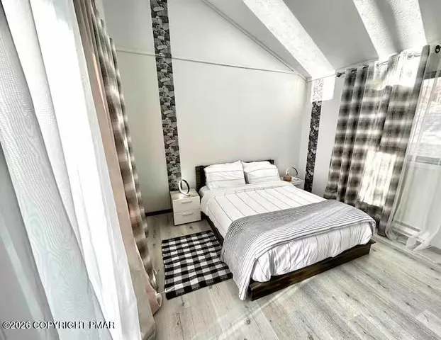 $550,000 | 275 Canterbury Road, Bushkill, PA 18324