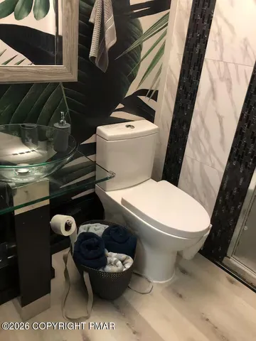 $550,000 | 275 Canterbury Road, Bushkill, PA 18324