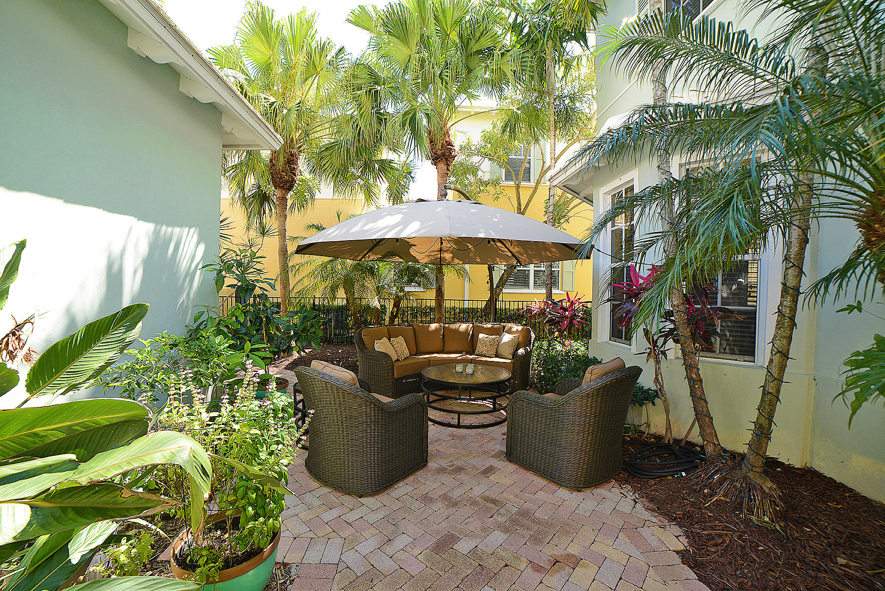 109 Inkberry Drive Jupiter, FL 33458 - Photo 23 of 27 Back patio