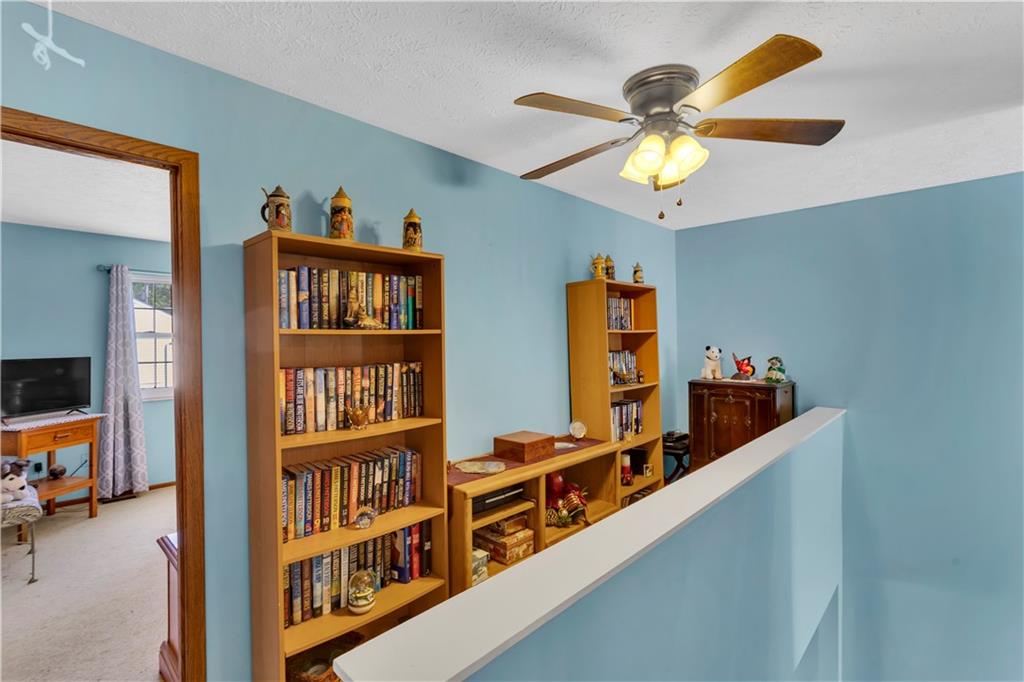 68 New London Lane Oakmont, PA 15139 - Photo 18 of 25 a living room with furniture and a book shelf